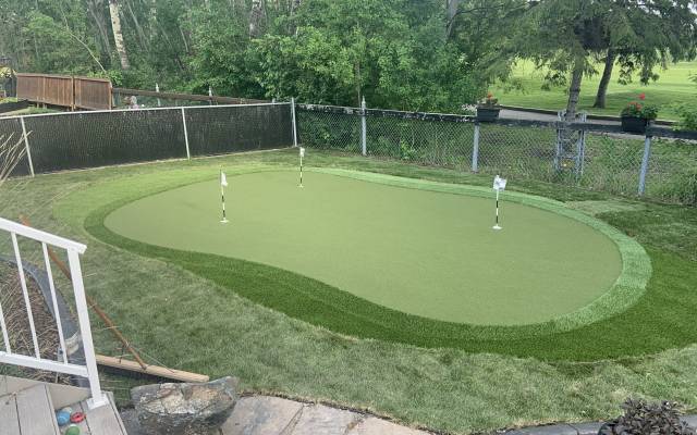 Putting Greens & Synthetic Turf