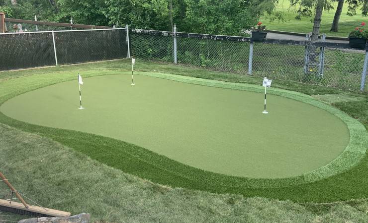 PUTTING GREENS & SYNTHETIC TURF